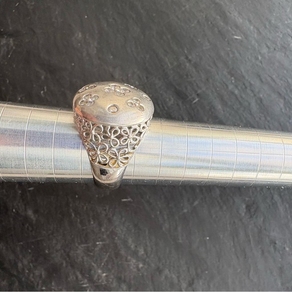 Sterling Silver Floral Ring With Czs Preowned Sz 925